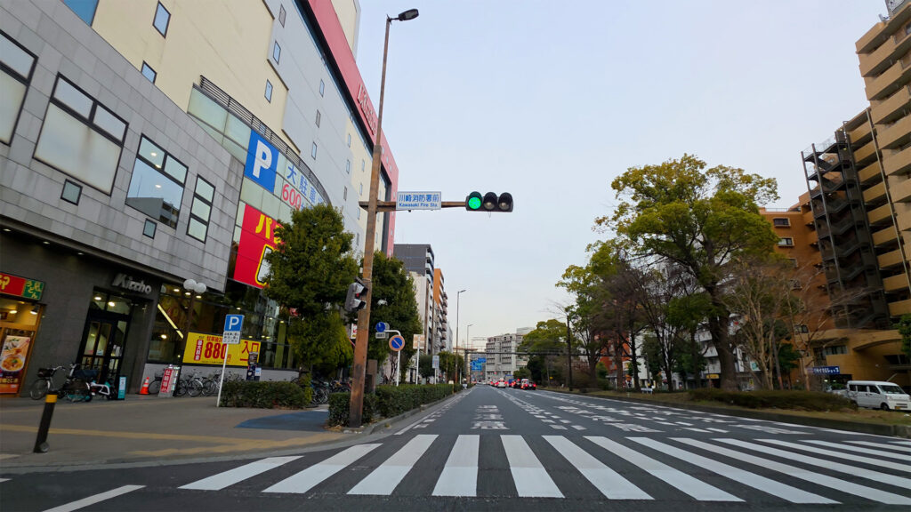 川崎市川崎区 川崎消防署前交差点付近（国道15号・第一京浜）の走行風景