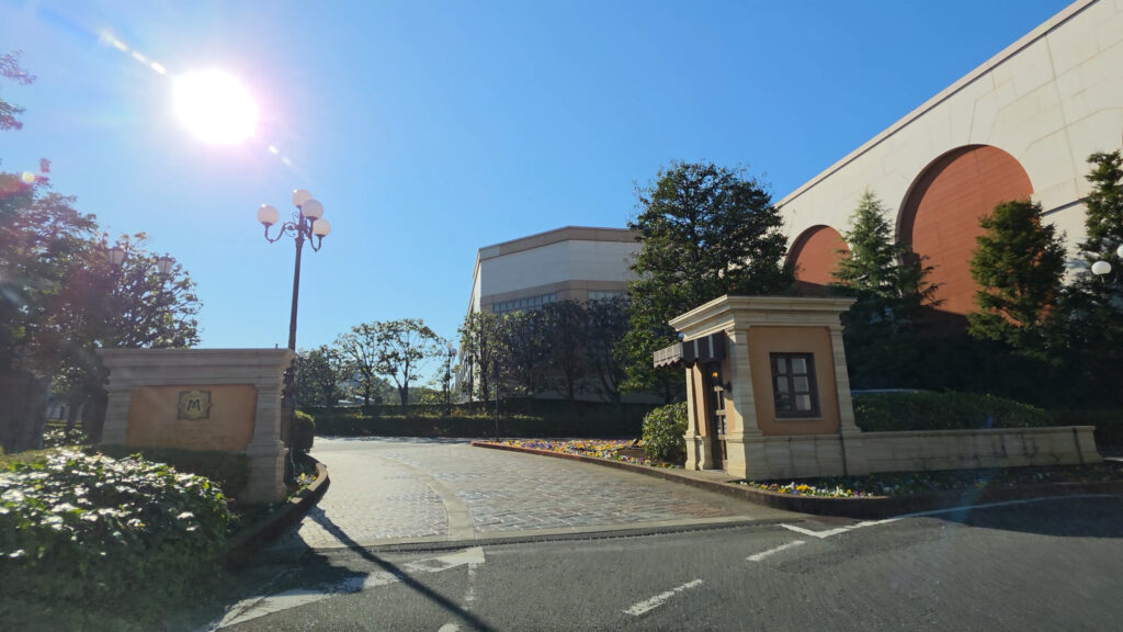 alt：ホテルミラコスタ 車両進入口付近の様子