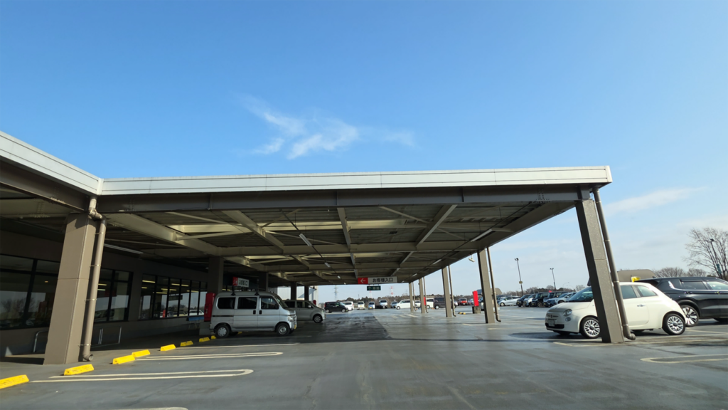 alt：屋上（RF）への外観（立体駐車場内）