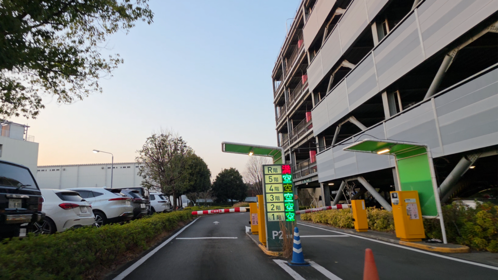 alt:入口ゲート(発券機)