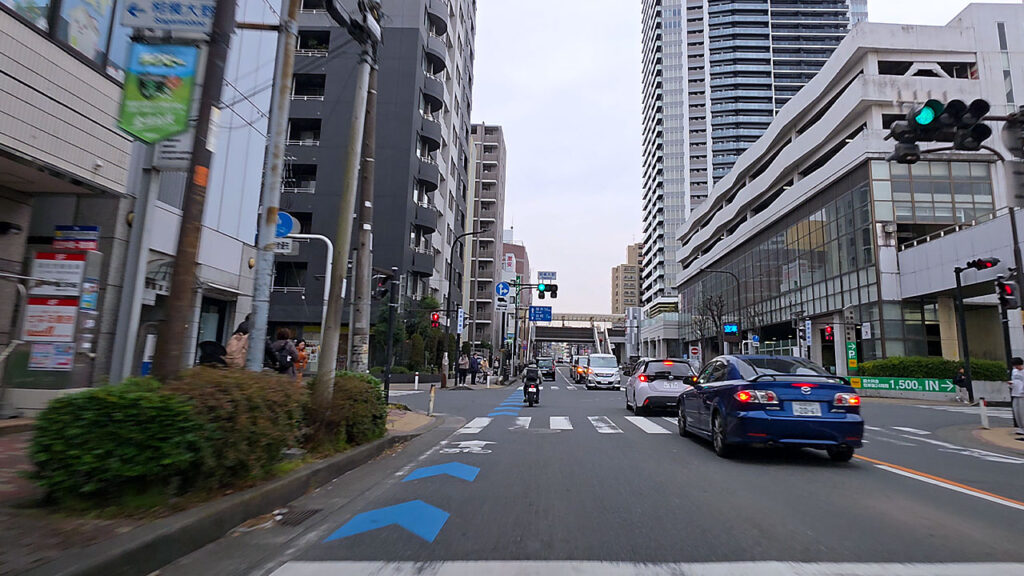 相模大野駐車場入口へ向かう相模大野交差点付近（ボーノ相模大野方面）