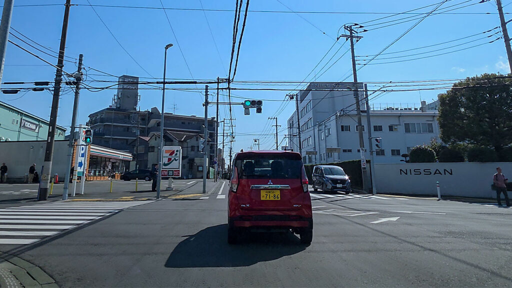 座間市内からコストコ座間倉庫店方面へ向かう走行シーン