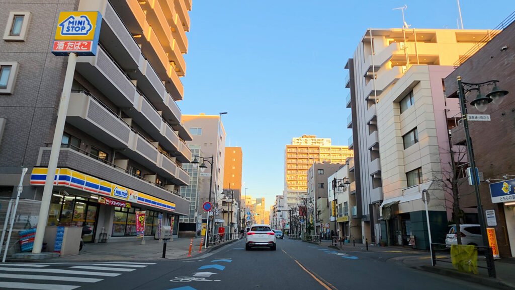 ミニストップ南幸町店付近（温泉通り）からタイムズ京急川崎駅前へ向かう目印