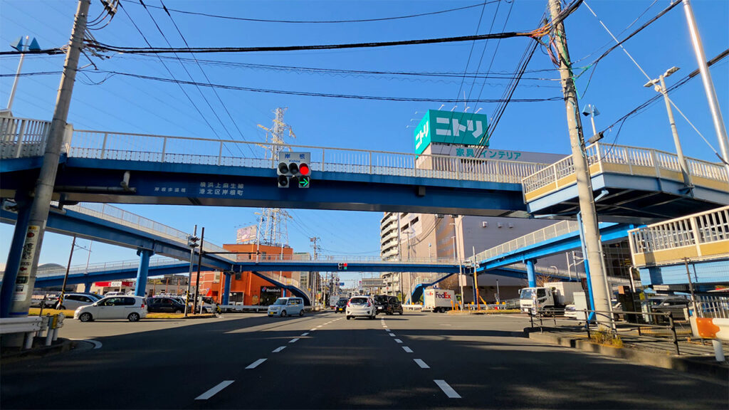 日産スタジアム 第1駐車場 入口へ向かうルート（岸根交差点付近）