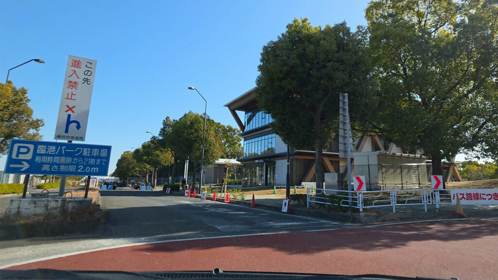 臨港パーク駐車場 P2 案内表示