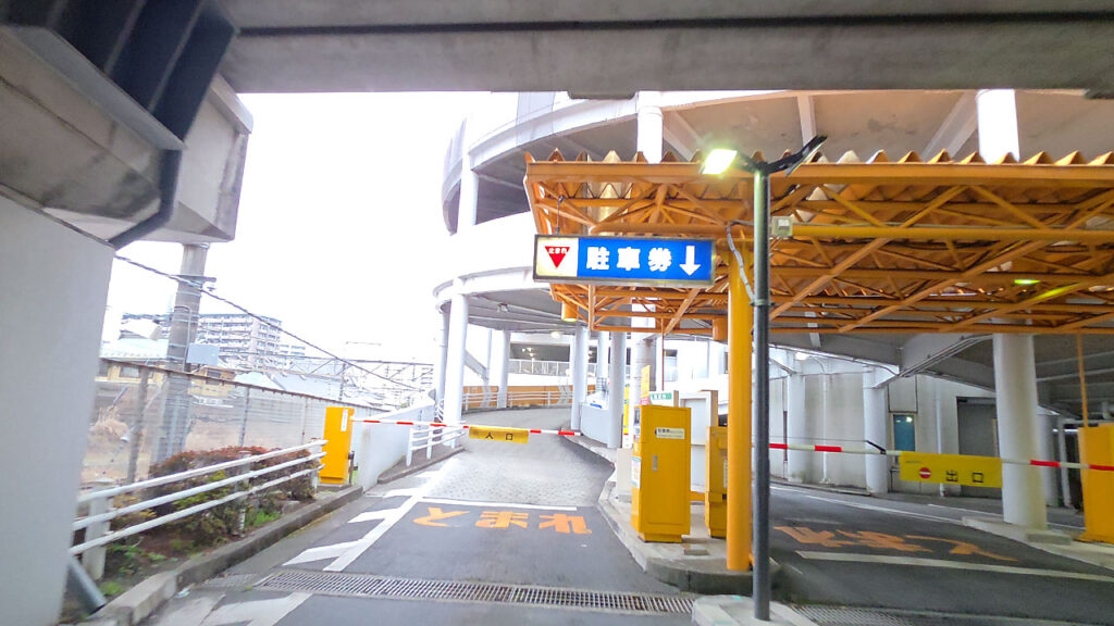 まちだターミナルパーキング入口 発券機