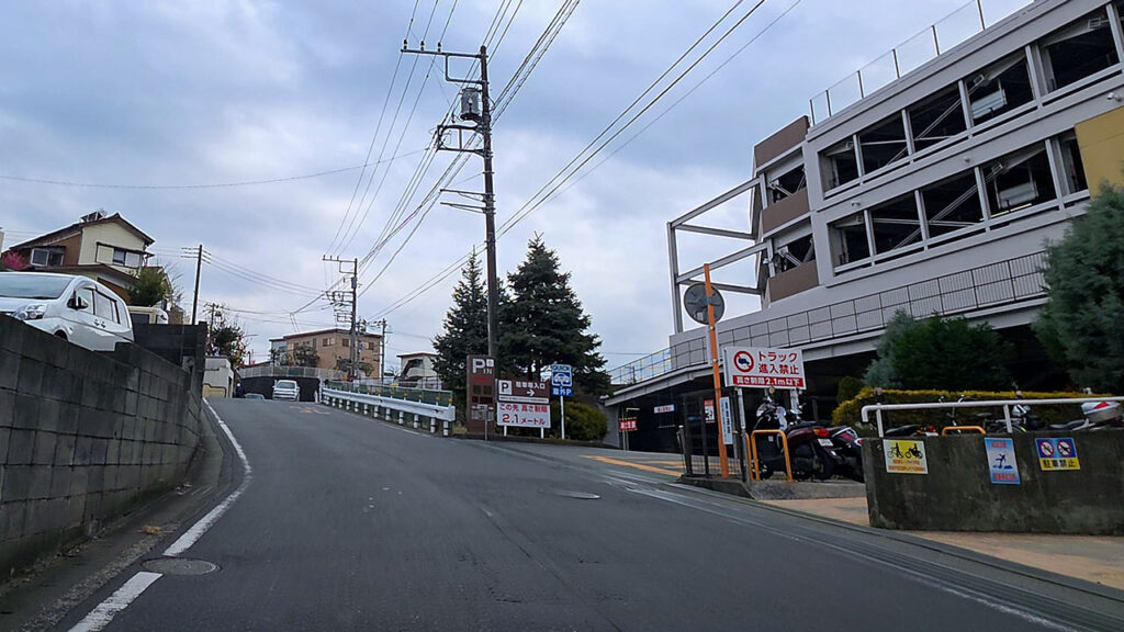 横浜四季の森フォレオ 駐車場入口 案内看板