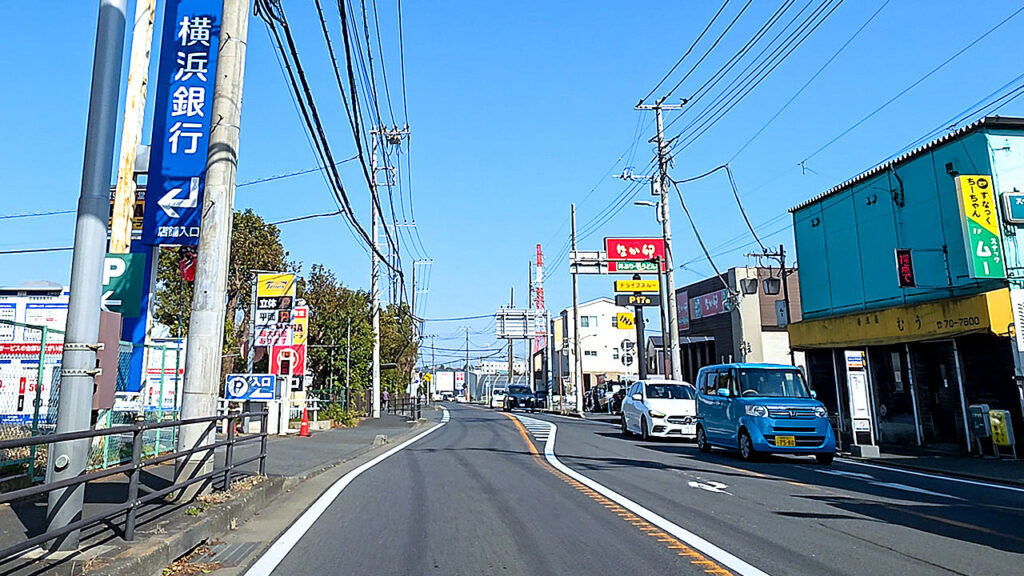 MEGAドンキ綾瀬店 駐車場案内(綾瀬店 駐車場入口)