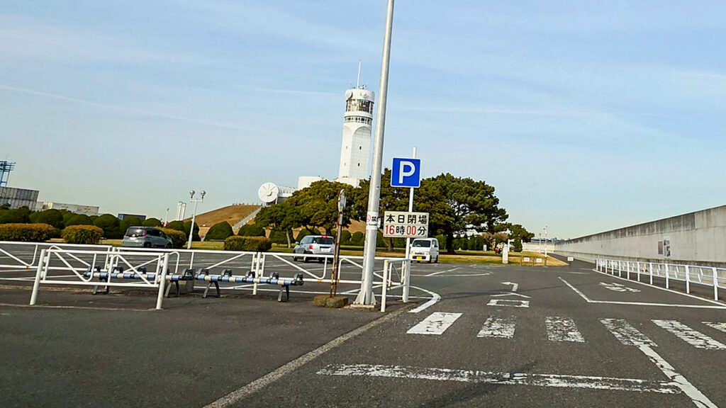 駐車場入口（進入レーンの見え方）