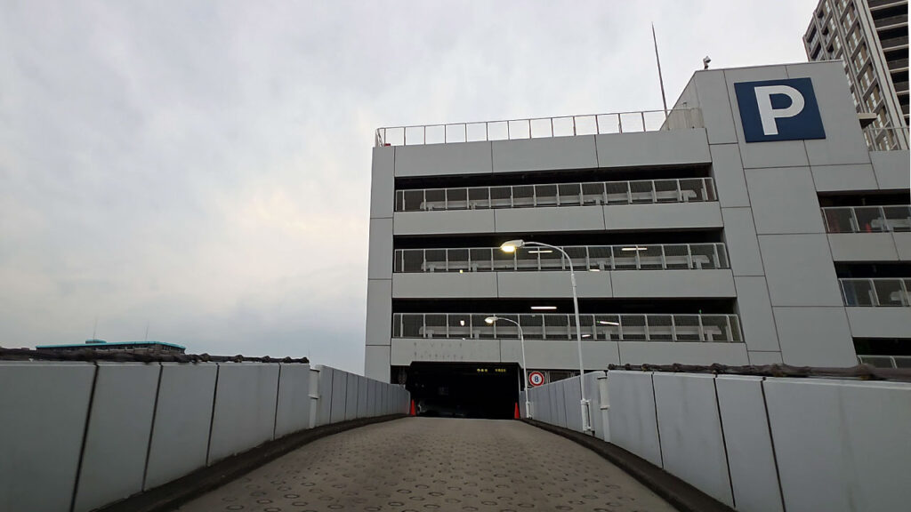 まちだターミナルパーキング立体駐車場外観ています。