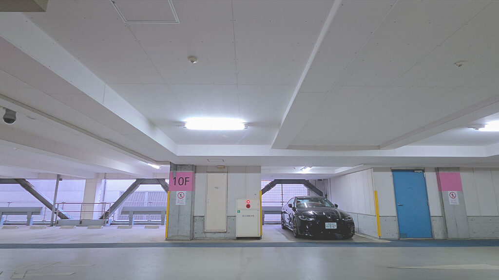 相模大野駐車場入口（立体）10Fフロアの駐車場所の雰囲気