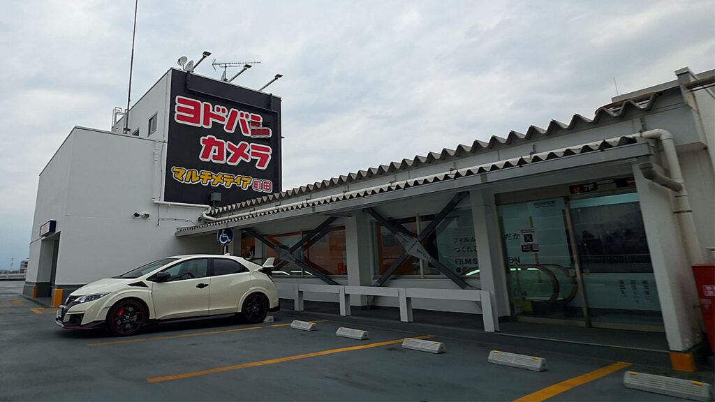 ヨドバシカメラ マルチメディア町田 駐車場RF（屋上階）の走行レーン