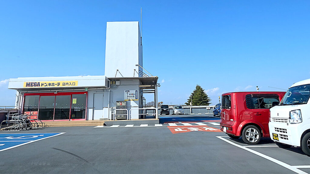 屋上階スロープ(綾瀬店 駐車場入口通過後の導線)