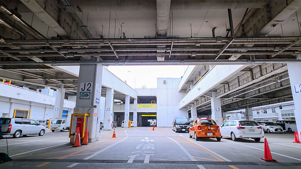 横浜市中央卸売市場本場 水産物部 平面駐車エリア（入場直後）
