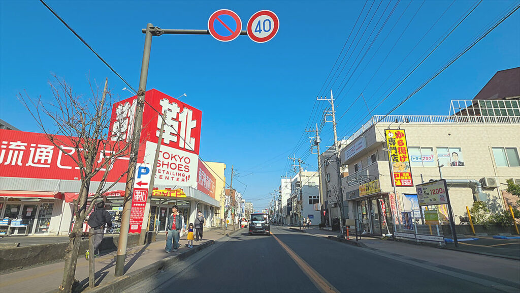 りんかんモール店 駐車場入口へ向かう周辺道路