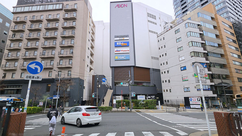 横浜駅西口、CeeU Yokohama前交差点から見るジョイナス駐車場へのルート