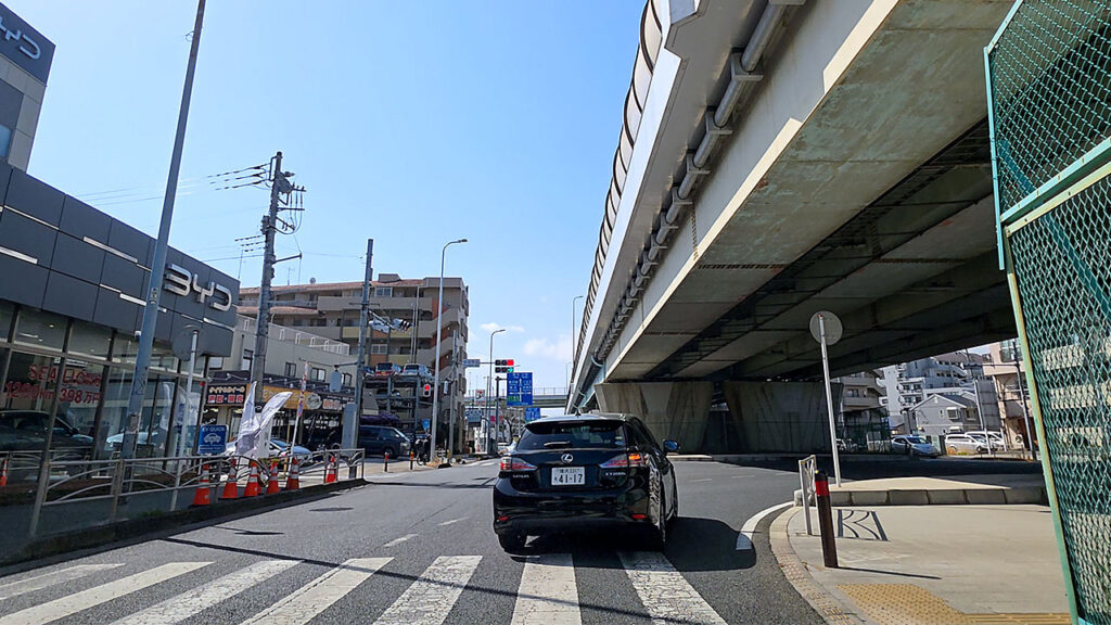 ニトリ 南町田店 駐車場入口へ向かう国道246号付近の周辺道路