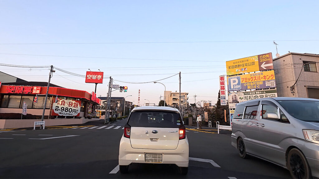 小田急百貨店 駐車場へ向かう森野南交差点付近の周辺道路