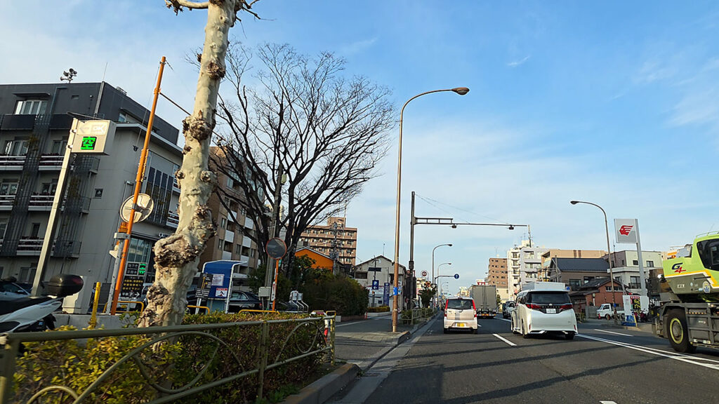 オーケー サガン店 地下駐車場入口の案内表示