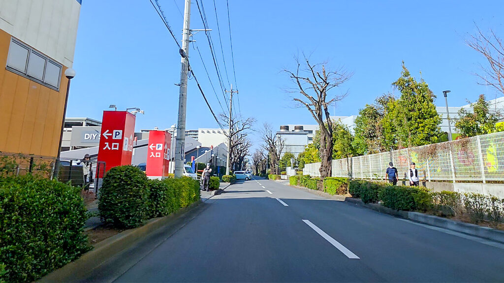 りんかんモール店 駐車場入口の案内表示