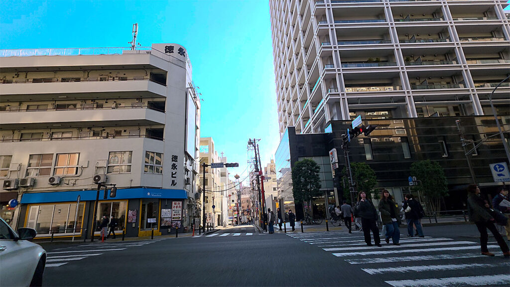 横浜チャイナパーキング 駐車場入口手前の横浜天主堂跡交差点付近