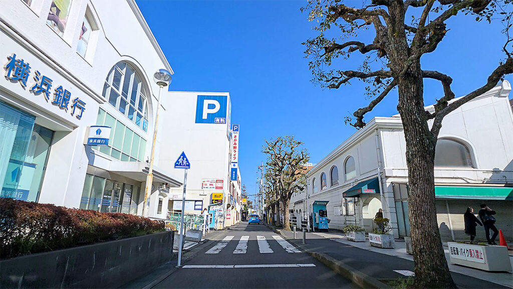 相鉄ライフさがみ野 第1駐車場入口の案内表示