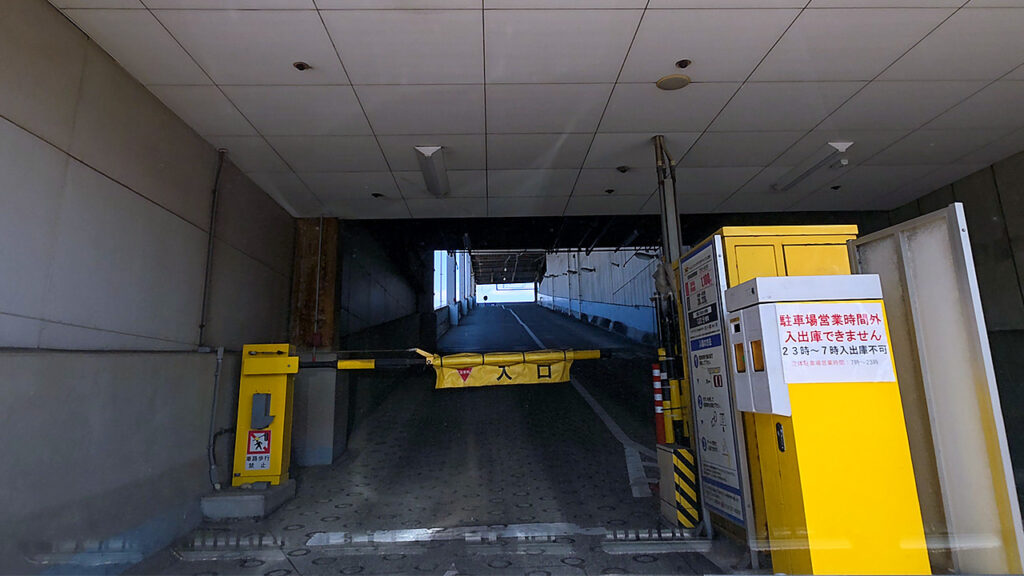 テックランド川崎店 駐車場入口の入口ゲート