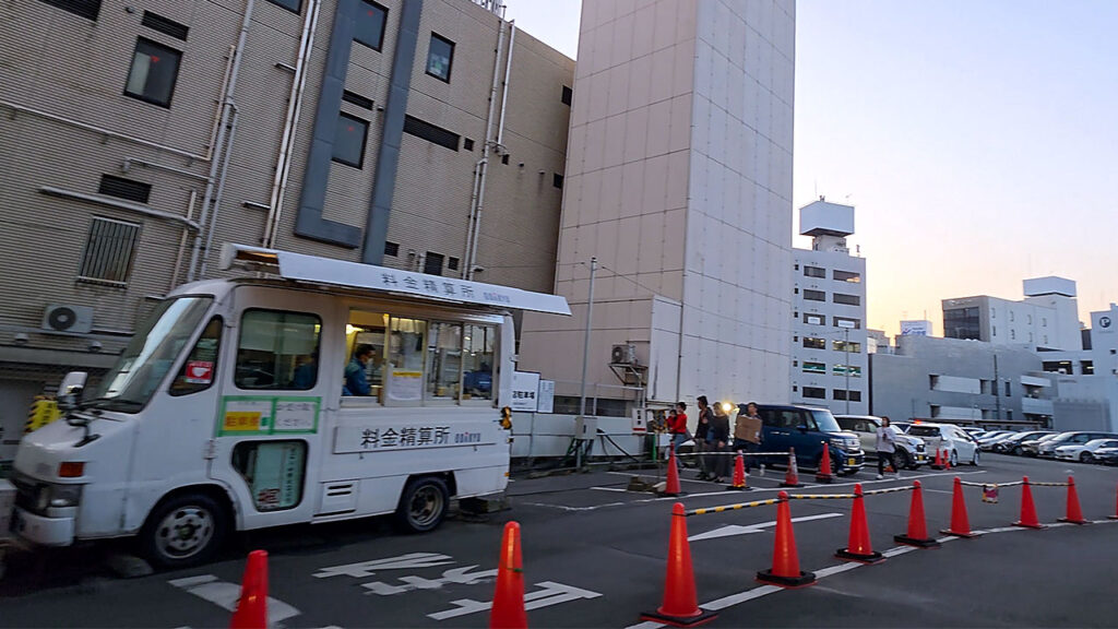 小田急百貨店 駐車場の料金精算所付近と場内導線
