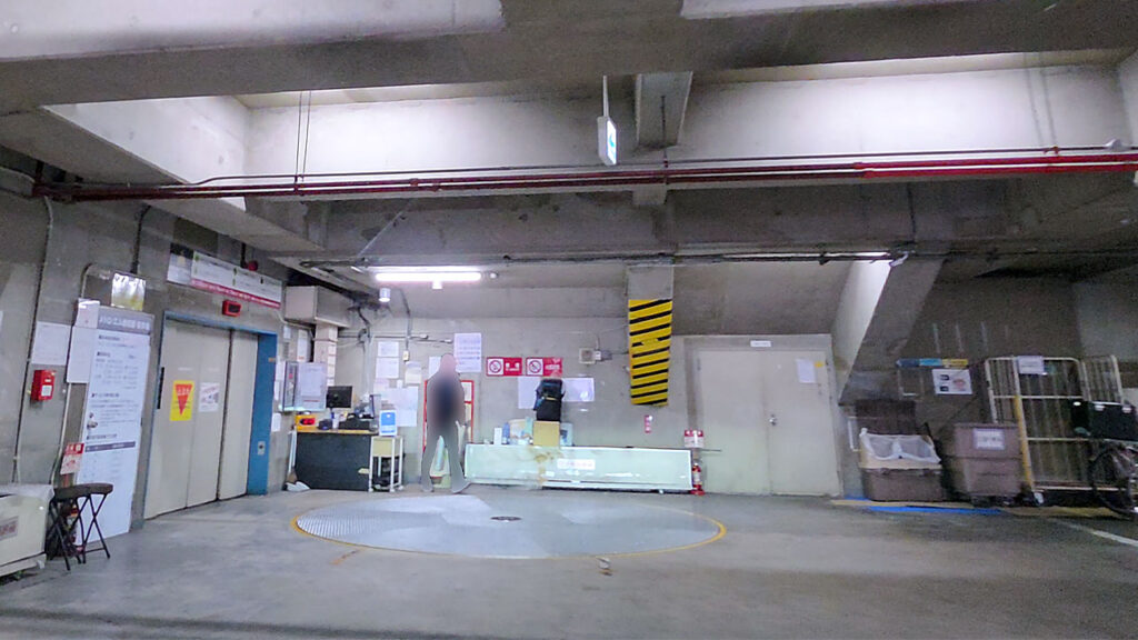 メトロ・エム後楽園 駐車場入口のターンテーブル付近