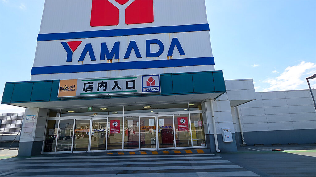 ヤマダデンキ テックランド川崎店 店内入口と立体駐車場屋上階