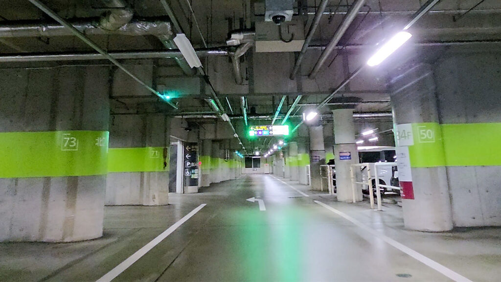 相模大野ステーションスクエア 地下駐車場 B4F フロア通路