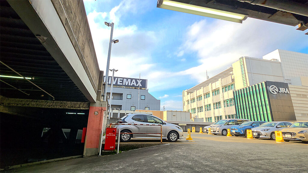 新横浜ラーメン博物館駐車場入口から進んだ7階駐車位置付近
