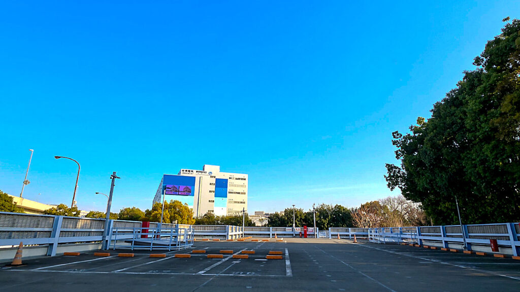 しながわ水族館 立体駐車場入口の駐車位置付近