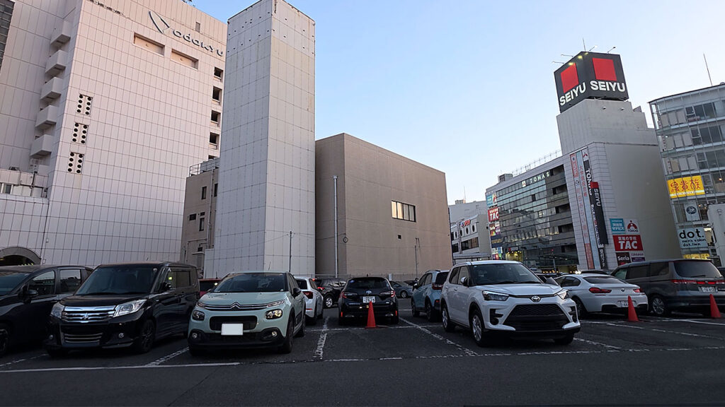小田急百貨店 駐車場の駐車位置付近から見た場内の様子