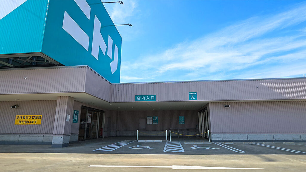 ニトリ 川崎元木店 駐車場入口利用後の店内入口付近