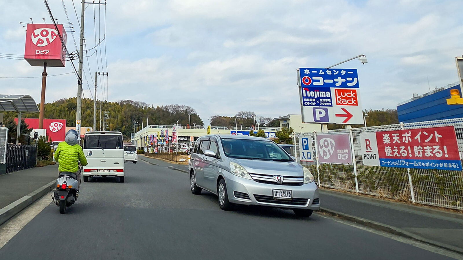 コーナン港北インター店 立体駐車場入口（横浜市都筑区 折本町）