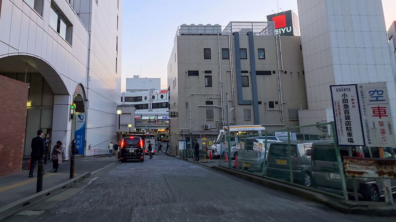 小田急百貨店町田店 駐車場入口（東京都町田市）