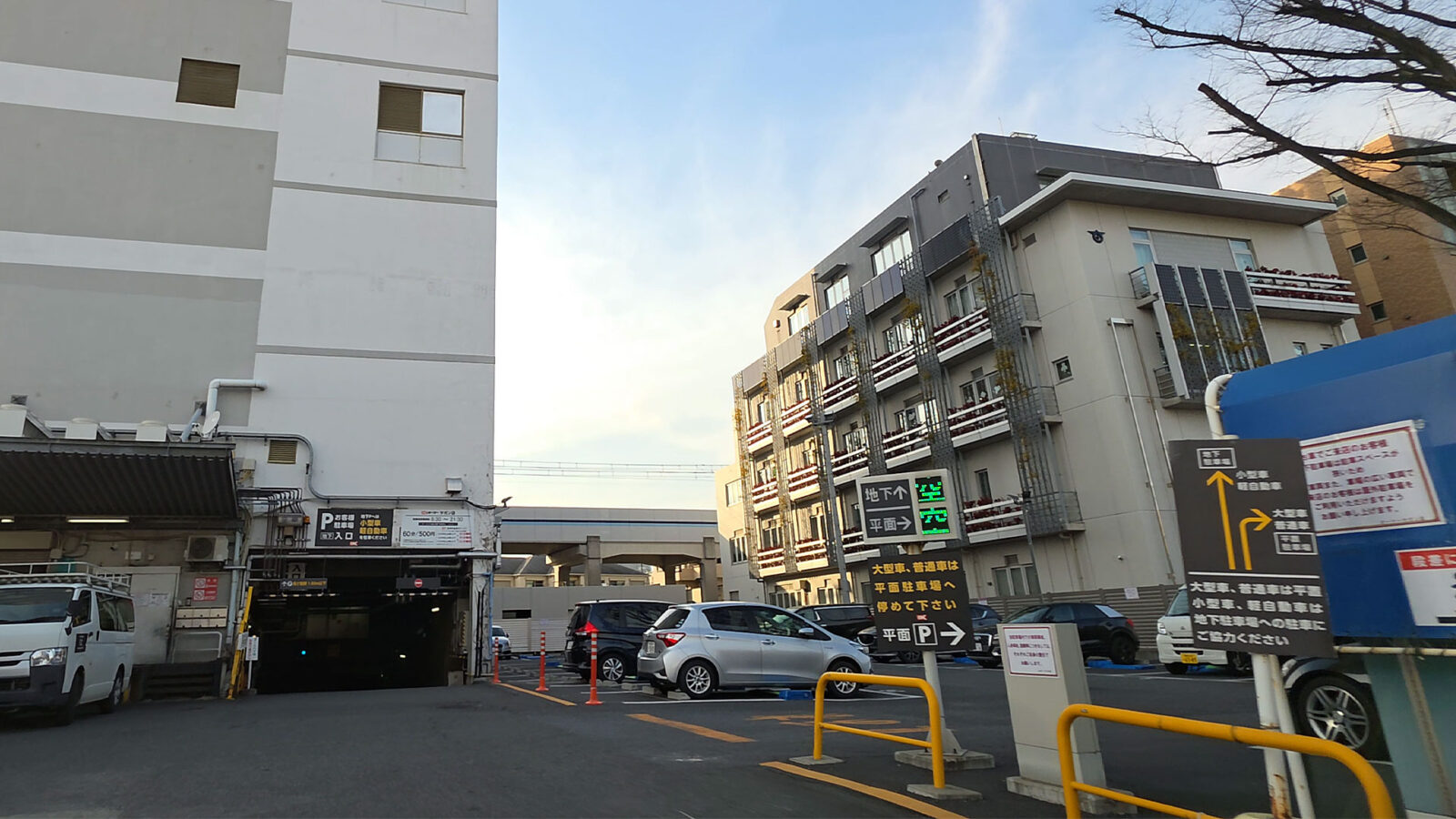 オーケー サガン店 地下駐車場入口（東京都大田区）