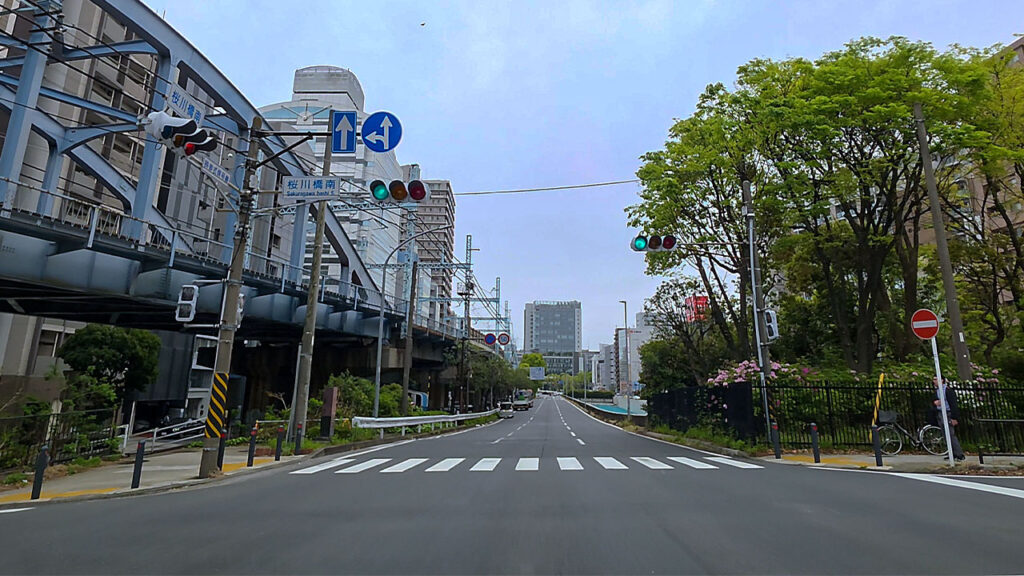 羽衣・伊勢佐木地下駐車場入口へ向かう周辺道路