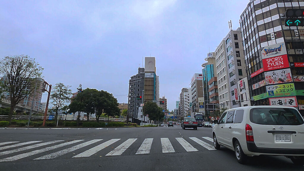 ダイレクトパーク 横浜元町中華街 入口へ向かう不老町交差点付近