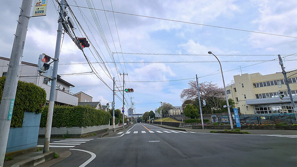 イオンモール千葉ニュータウン イオン棟立体駐車場入口へ向かう周辺道路