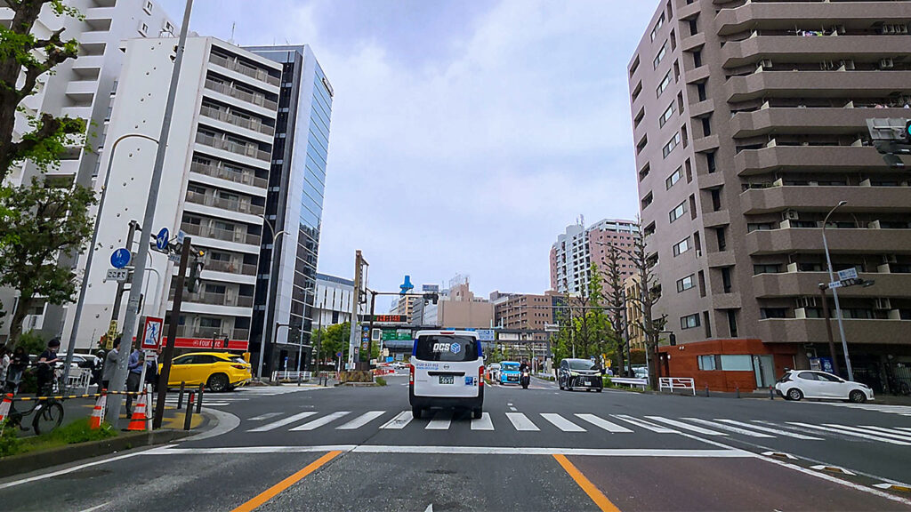 扇町一丁目交差点付近から山下町方面へ向かう道路