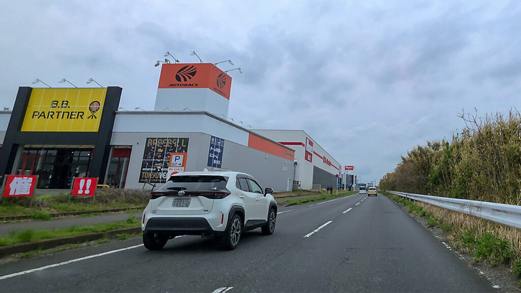 オートバックス千葉ニュータウン付近からアルカサール方面へ向かう道路