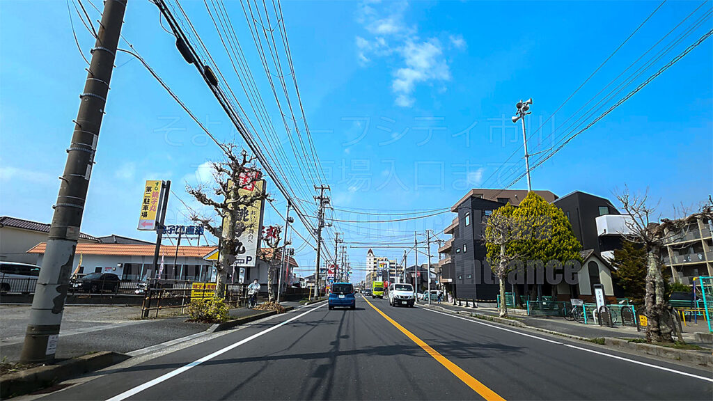 そよらリーフシティ市川 駐車場入口へ向かう周辺道路