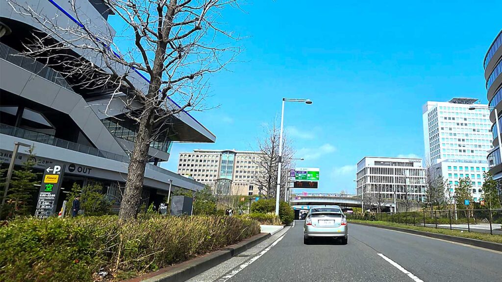 東京ドリームパーク入口の地下駐車場入口付近