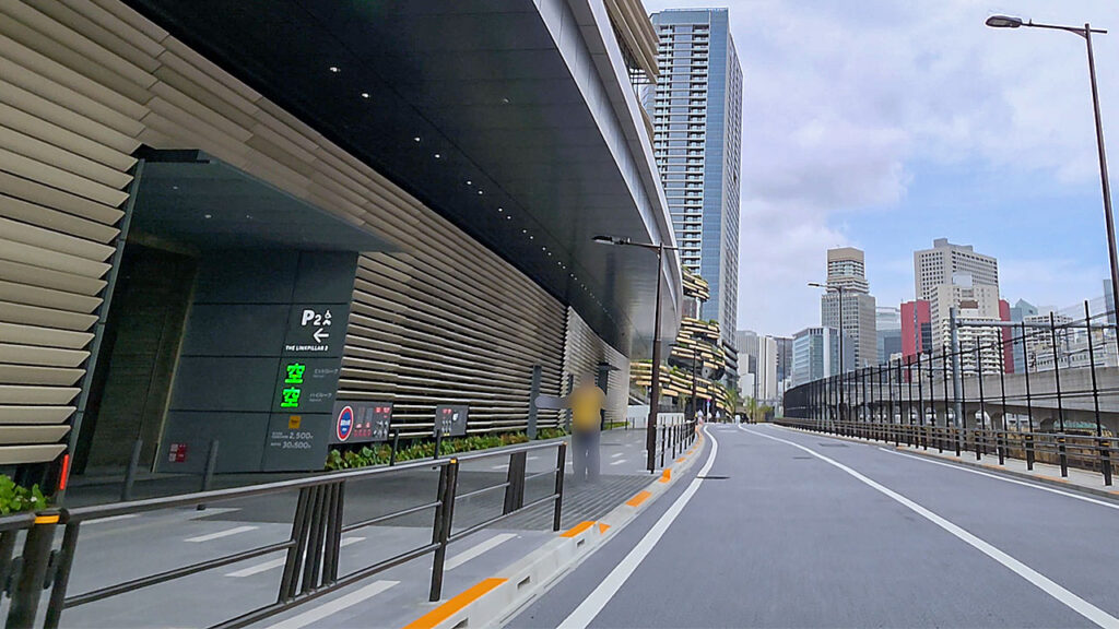 TAKANAWA GATEWAY CITY P2入口の入口案内と外観