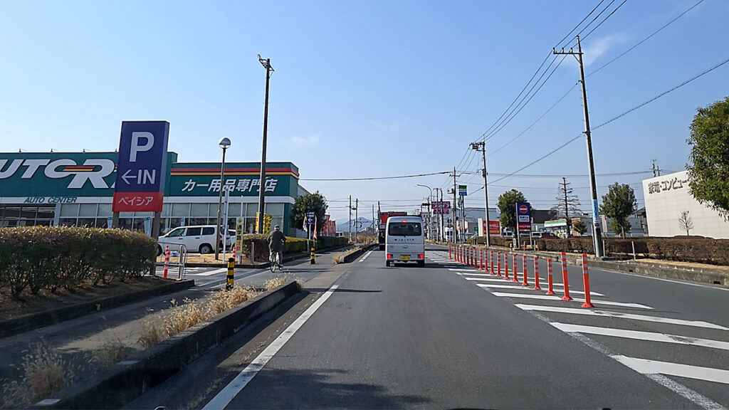 ベイシアひだかモール店 駐車場入口の案内表示