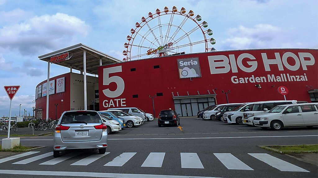 BIG HOP 駐車場入口通過後の敷地内の様子