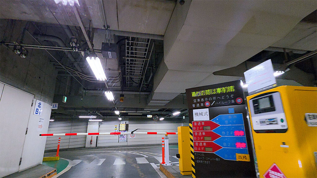 福富町西公園入口の入口ゲート付近