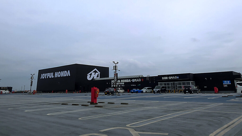 ジョイフル本田入口から屋上駐車場の様子